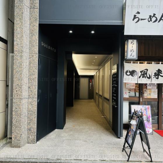 翔和須田町ビルのオフィスビル出入口