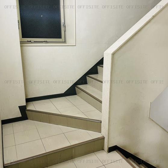 アクロポリス２１ビルの内階段