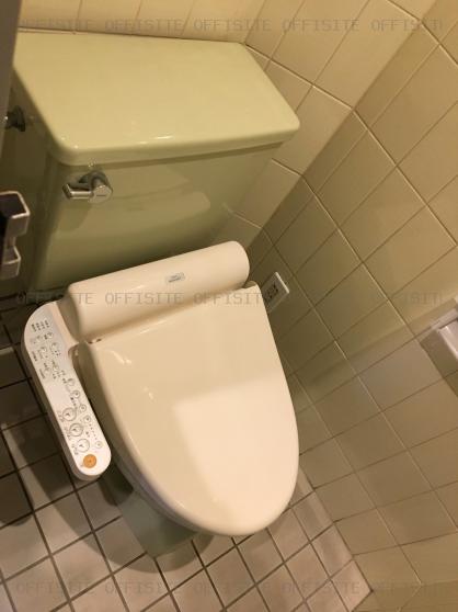 三田レオマビルの2階 男性用トイレ
