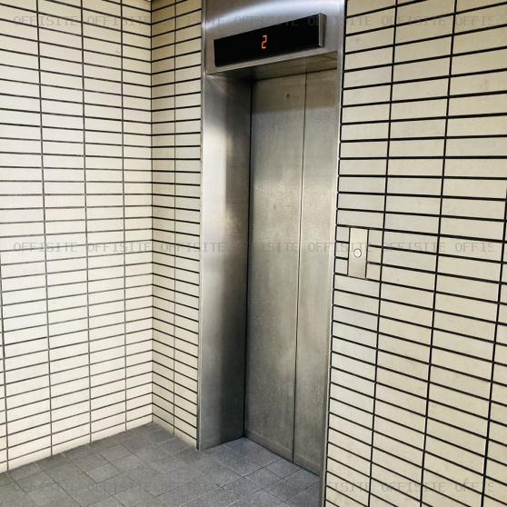 協販ビルのエレベーター