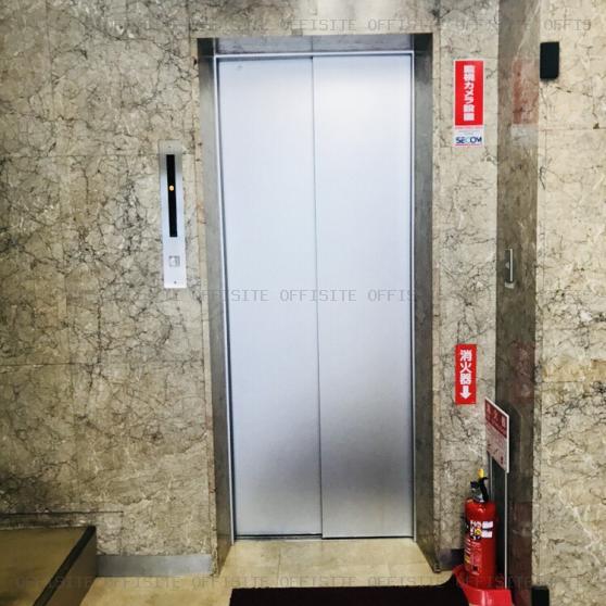 恒信ビルのエレベーター