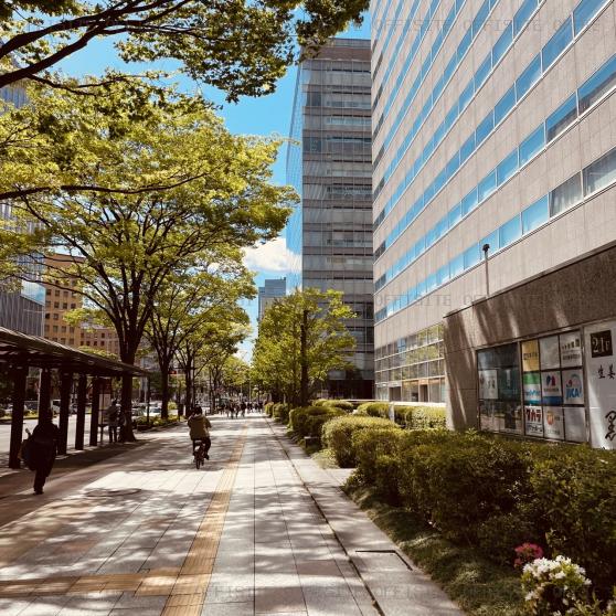 仙台第一生命タワービルの前面歩道