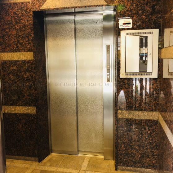 岡田タイルビルのエレベーター