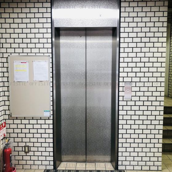南青山渡辺ビルのエレベーター