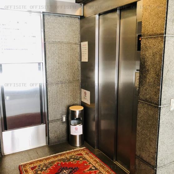 エスト新宿ビルのエレベーター