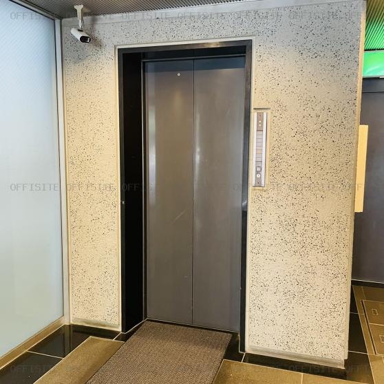 白金台セントラルビルのエレベーター