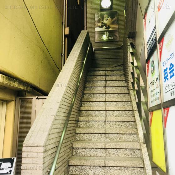 新宿ＥＸ（第１１３東京ビル）の階段