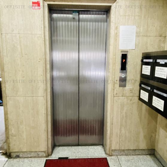 青山アイアイビルのエレベーター