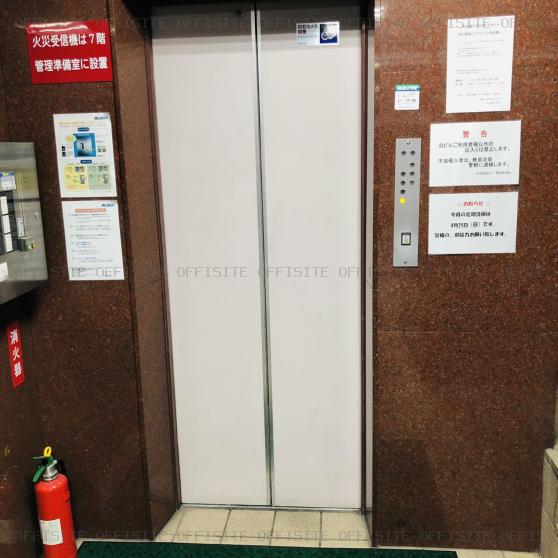 栄立新宿ビルのエレベーター