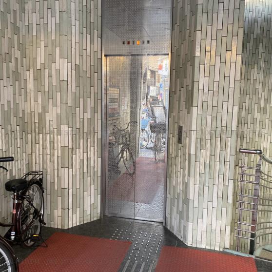 荻窪駅前ビルのエレベーター