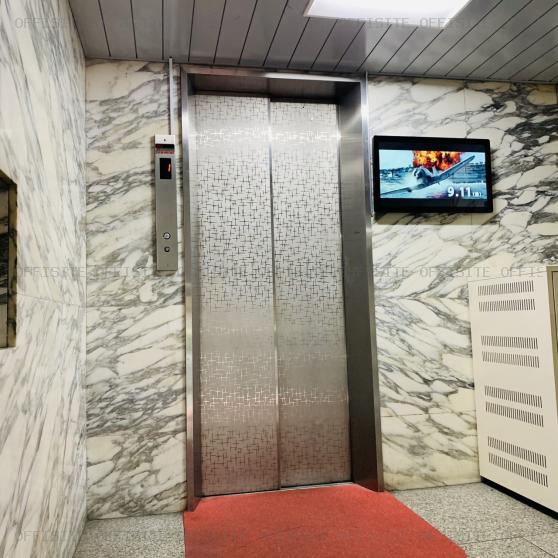 明和ビルのエレベーター