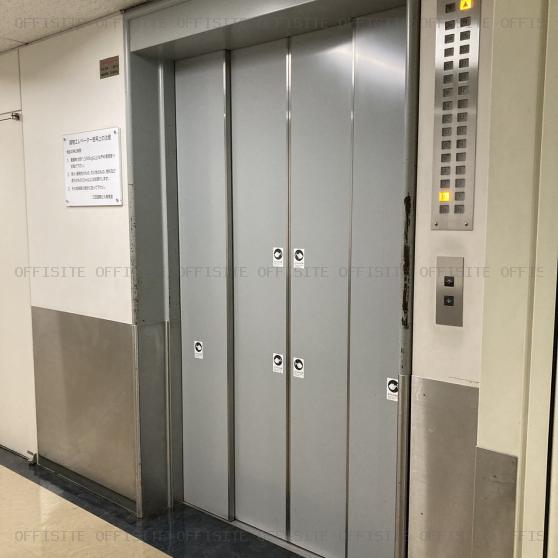 三田国際ビルの貨物エレベーター