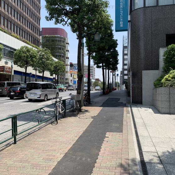 新目黒東急ビルのビル前面道路