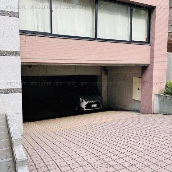 ＩＤＯ新宿ビルの駐車場
