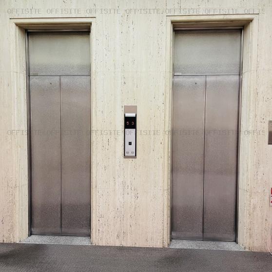 高木ビルのエレベーター