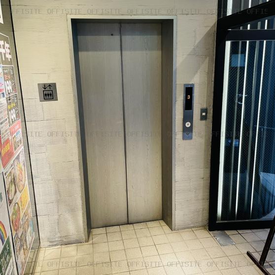 三共商会ビルのエレベーター