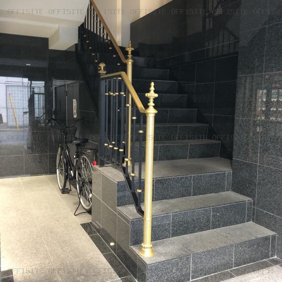 妙高酒造（東上野ＴＤＭ）ビルの階段