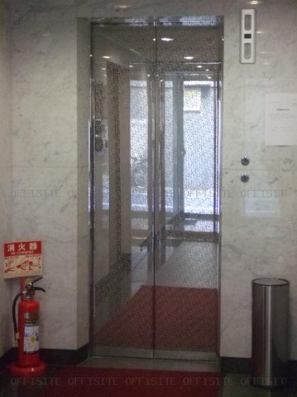ＫＩ御苑前ビルのエレベーター