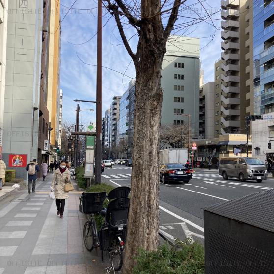 日本ビルディング九段別館のビル前面道路