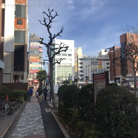 日本生命亀戸ビルのビル前面道路