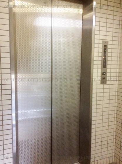 南雲ビルのエレベーター
