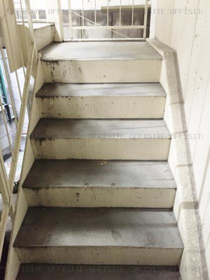 イーストテラスビルの階段