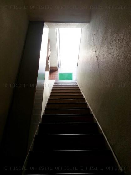 オークプラザビルの階段