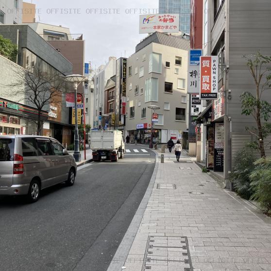 赤坂レジデンス壱番館のビル前面道路