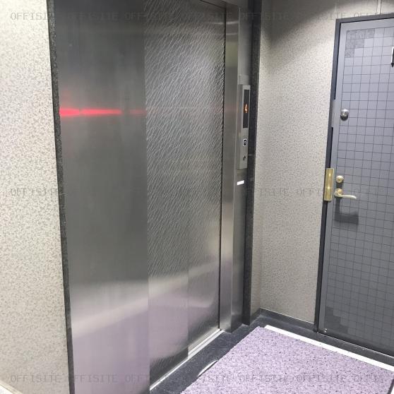 平成ビルのエレベーター