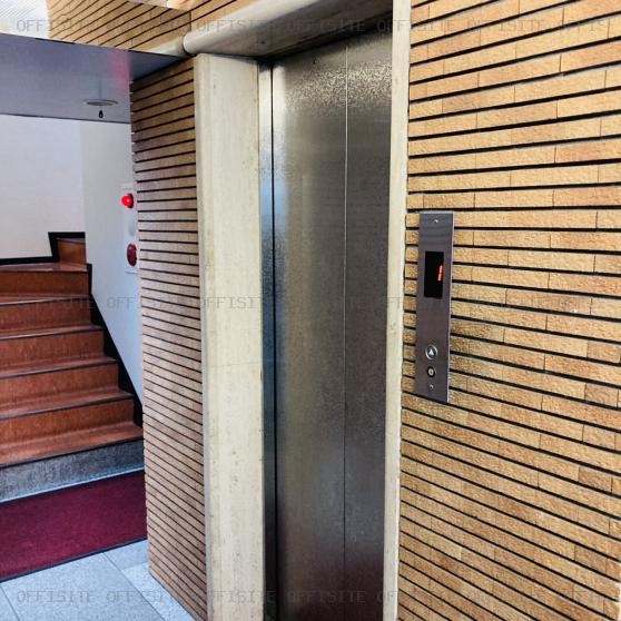日本色素本社ビルのエレベーター