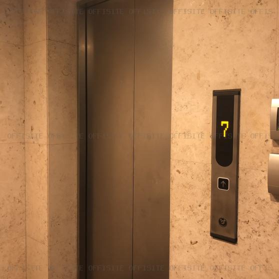 銀座秀芳ビルのエレベーター