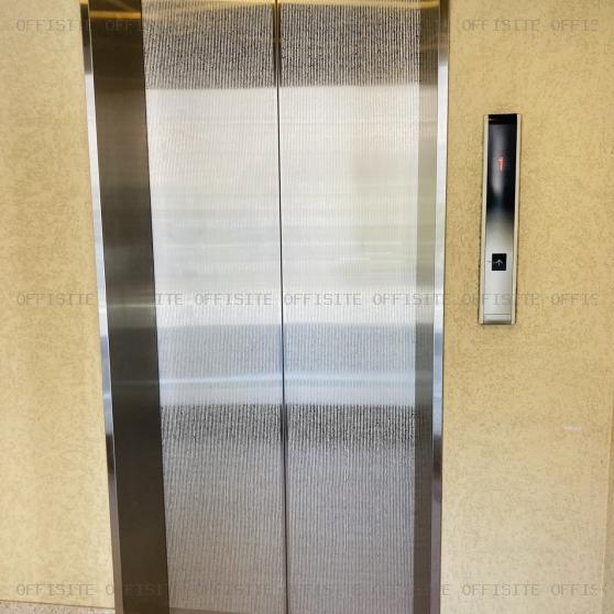 神宮前エーアイビルのエレベーター