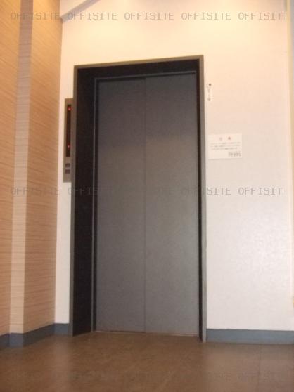 同栄新宿ビルのエレベーター