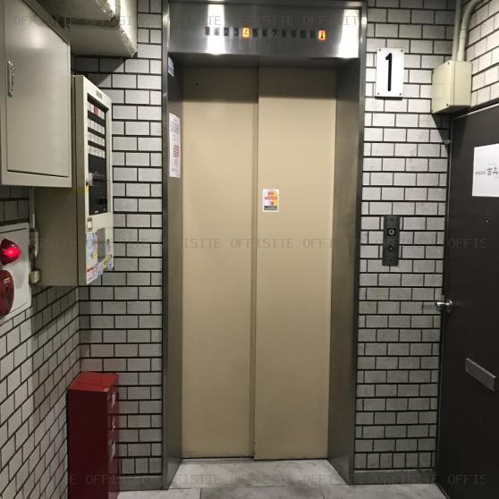 ニュースター大久保のエレベーター