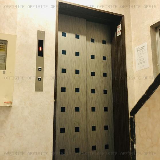 清和ビルのエレベーター