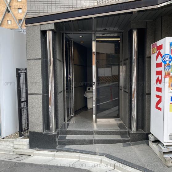 桜ヶ丘平井ビルのオフィスビル出入口