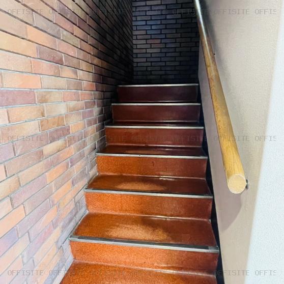 ＭＡビルの階段