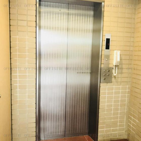 新宿葵ビルのエレベーター