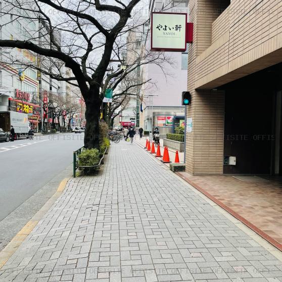 第１２南日本ビルのビル前面道路