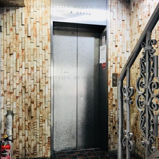 朝日新宿館のエレベーター