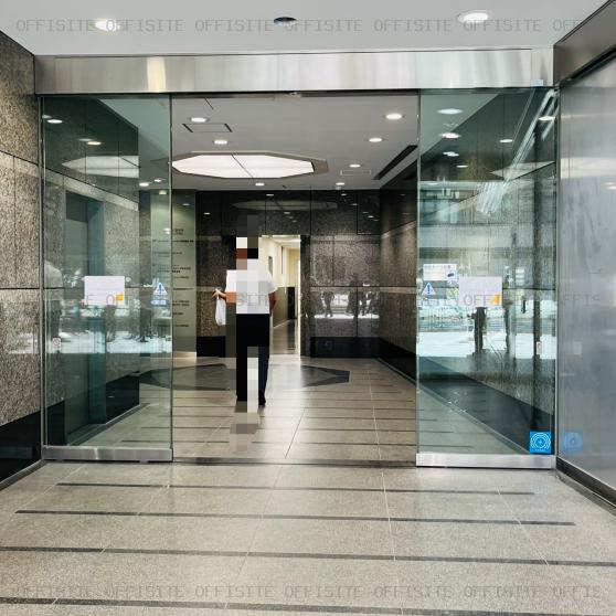 西新宿大京ビルのオフィスビル出入口