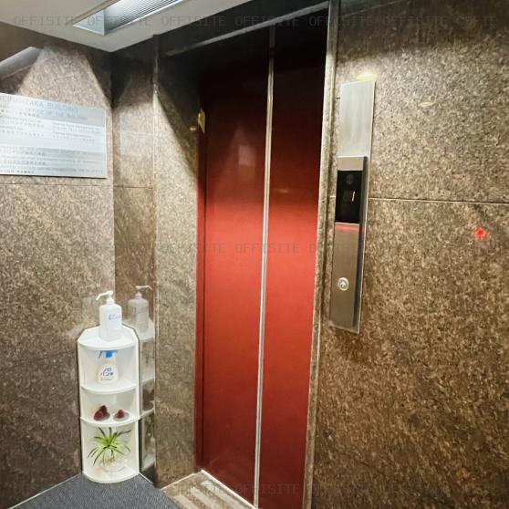 霊南坂ビルのエレベーター