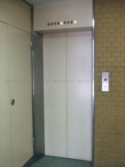 恒栄ビルのエレベーター