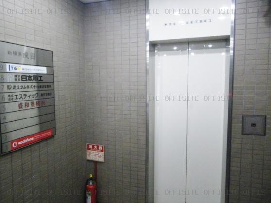 新横浜成田ビルのエレベーター