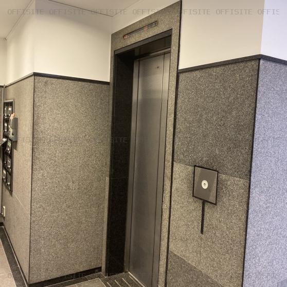 ホーメスト新宿ビルのエレベーター