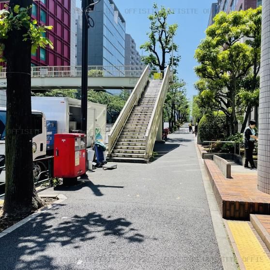 日本生命三番町ビルの前面歩道