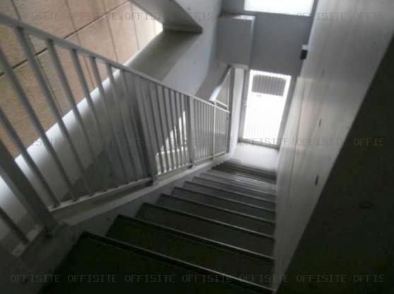 恩京アムールビルの2階 階段
