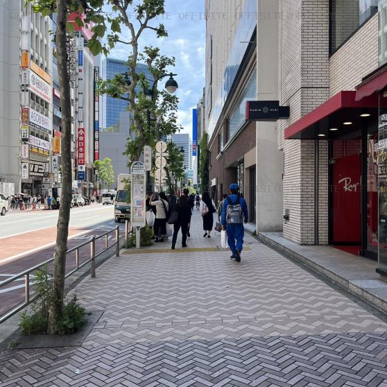 日本生命渋谷ビルの前面歩道