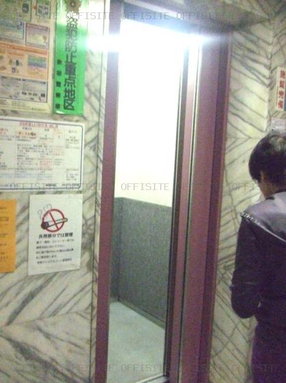 新宿ナショナルコート（竹田）ビルのエレベーター