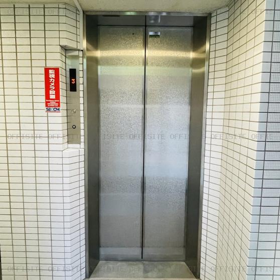 鈴木ビルのエレベーター